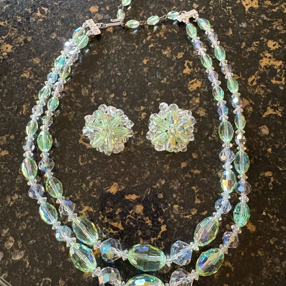 Vintage necklace and clip on earrings